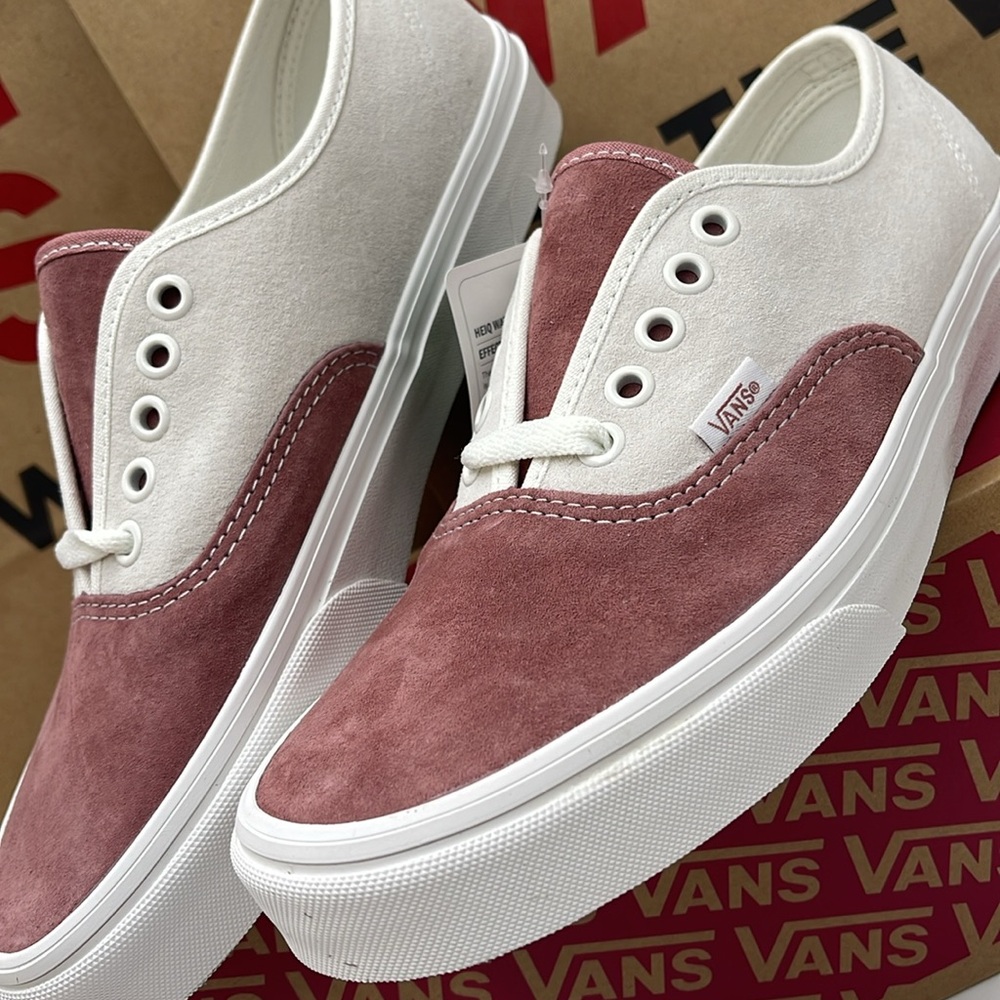 Vans Men’s Authentic Pig Suede Withered Rose
VN000BW5CHO
Sneakers - Picture 8 of 16